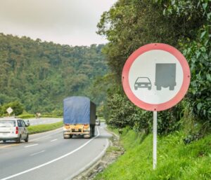 SEÑALES RECTRICTIVAS DE TRANSITO